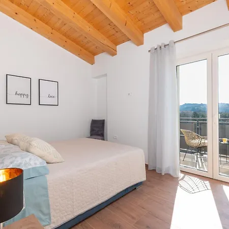 Violette Mit Pool Nahe Stadtzentrum Holiday home