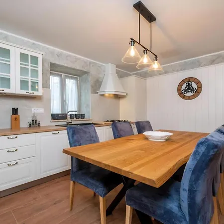 Violette Mit Pool Nahe Stadtzentrum Holiday home *