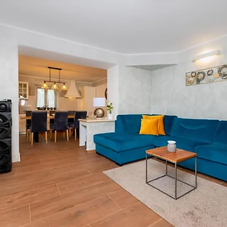 Holiday home Violette Mit Pool Nahe Stadtzentrum *