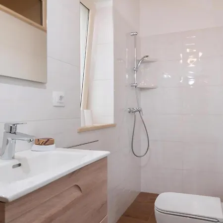 Violette Mit Pool Nahe Stadtzentrum Holiday home