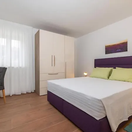 Violette Mit Pool Nahe Stadtzentrum *