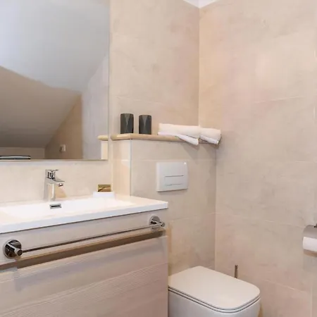 Violette Mit Pool Nahe Stadtzentrum Holiday home
