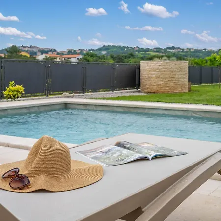 Violette Mit Pool Nahe Stadtzentrum Vikendica *